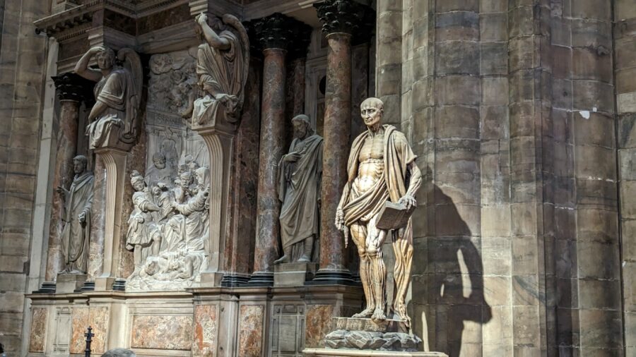 Statues and reliefs in historical architecture.