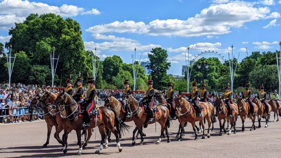 guards on horses changing of the guard